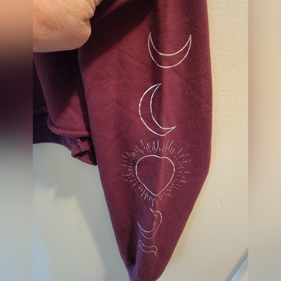 🌷2/$15 Forever 21 wine coloured womans cropped hoodie. Size medium. - Picture 2 of 5
